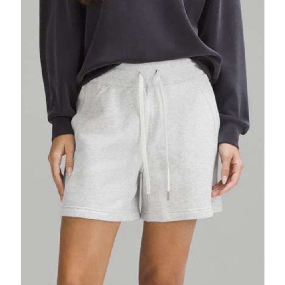 NWT Lululemon Scuba High-Rise Short 5" Heathered Core ultra light grey Women 10